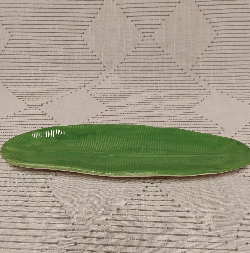 Dei Green Leaf-Shaped Decorative Tray - Picture 2 of 6